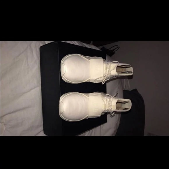 BRAND NEW FENTY x PUMA SNEAKERS - Picture 2 of 4